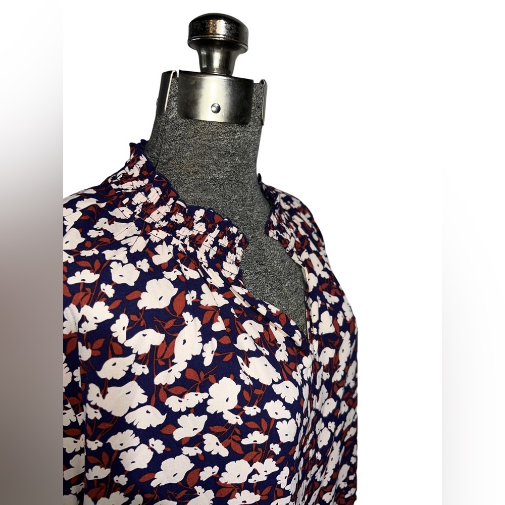 Lark and Ro floral printed blouse - Women's size XL- Blue/Brown/Cream - Picture 9 of 14